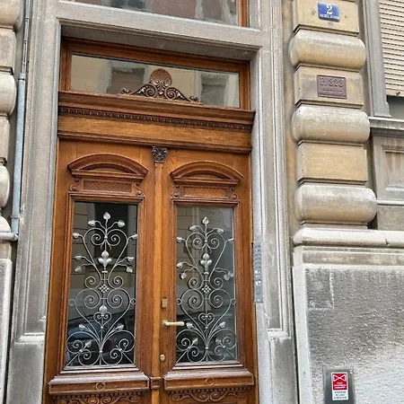 Fr25 Holidays And Workstays Apartment Triest